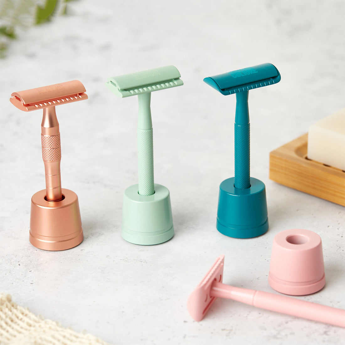 Teal Safety Razor — Includes 10 Blades