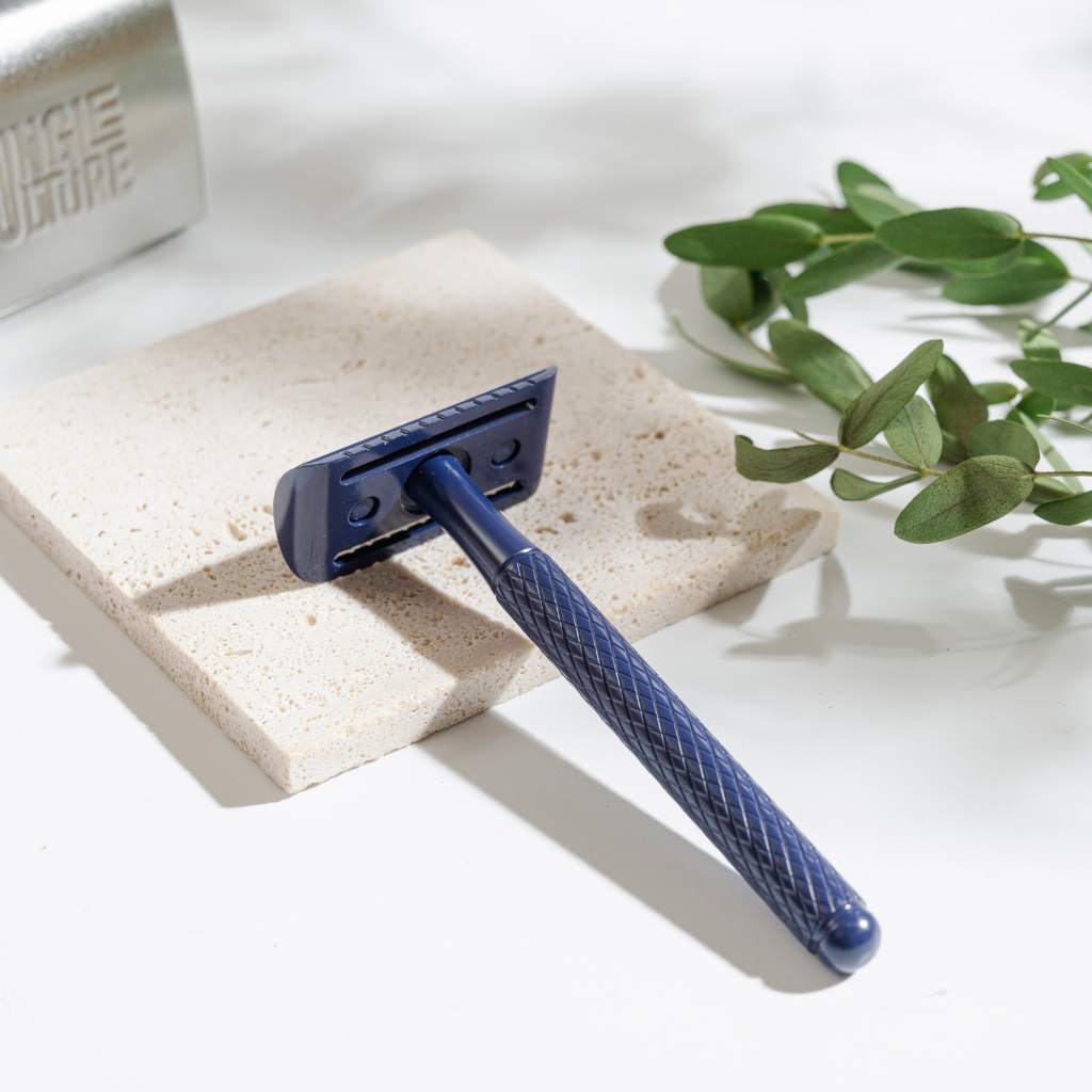Diamond Grip Safety Razor — Includes 10 Blades