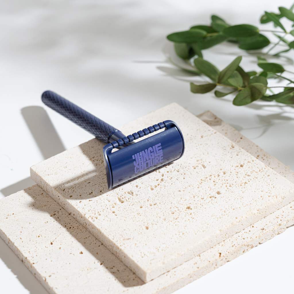 Diamond Grip Safety Razor — Includes 10 Blades